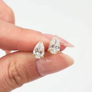 1ct Pear Lab Diamond Prong Set Stud Earring/Diamond Earring/Total 2ct Diamond Stud Single or Pairs Bridesmaid Wedding Gift/Anniversary gift