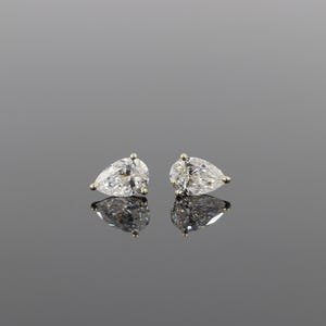 Pear Diamond Prong Set Stud Earring/Lab Diamond Earring/Diamond Solitaire Stud Single or Pairs Bridesmaid Wedding Gift/anniversary gift