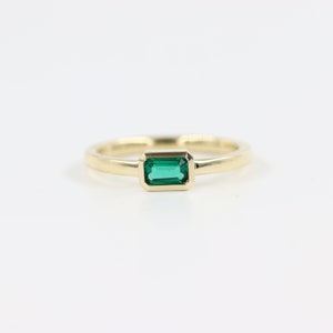 Emerald Bezel Ring: 14K Gold Natural Green Stone