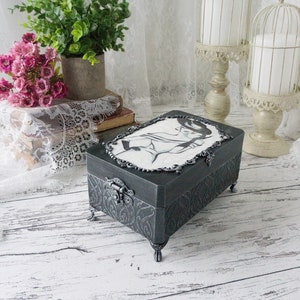 Boîte à bijoux élégante | Étui à compartiments pour le maquillage, les bijoux et les bibelots| Boîte en bois faite main | Porte-bijoux| Décoration d'intérieur en noir et blanc