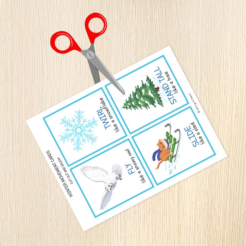 Puede incluir: Unas tijeras con mangos rojos cortan una hoja de tarjetas de movimiento de invierno. Las tarjetas presentan ilustraciones de un copo de nieve, un &aacute;rbol, un b&uacute;ho y un trineo, con indicaciones de acci&oacute;n. El texto en las tarjetas dice "&iexcl;Tarjetas de movimiento de invierno para recortar y disfrutar!"