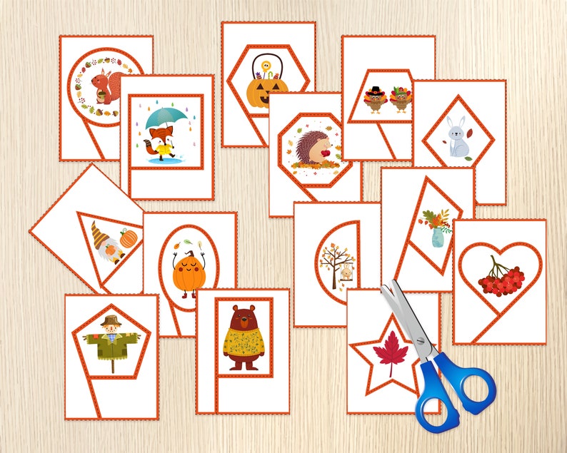 Pu&ograve; includere: Un set di 12 carte stampabili con varie illustrazioni a tema autunnale, tra cui uno scoiattolo, una volpe, una zucca, uno spaventapasseri, un orso, un riccio, un tacchino, un coniglio, un vaso di fiori, un albero, un cuore con bacche e una stella con una foglia. Ogni carta ha un contorno arancione e uno sfondo bianco.