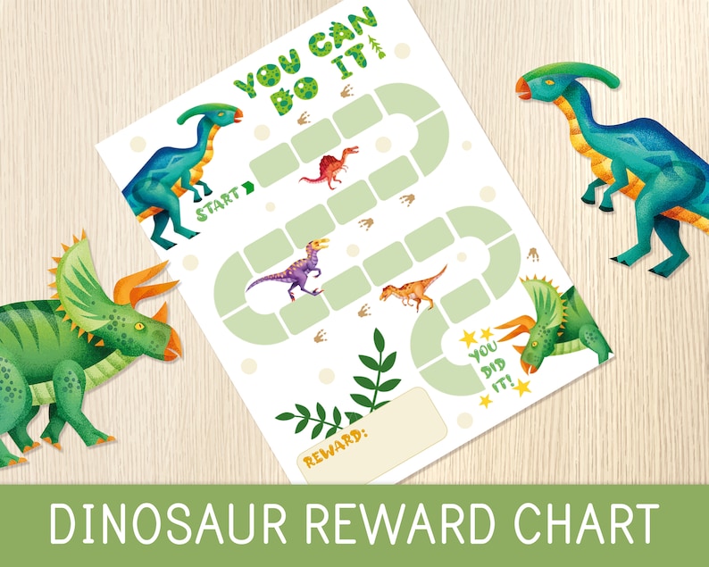 Puede incluir: Un cuadro de recompensas de dinosaurio verde con un dinosaurio verde en el lado izquierdo del cuadro. El cuadro tiene un camino con huellas y dinosaurios. El texto en el cuadro dice "You Can Do It!" y "You Did It!"