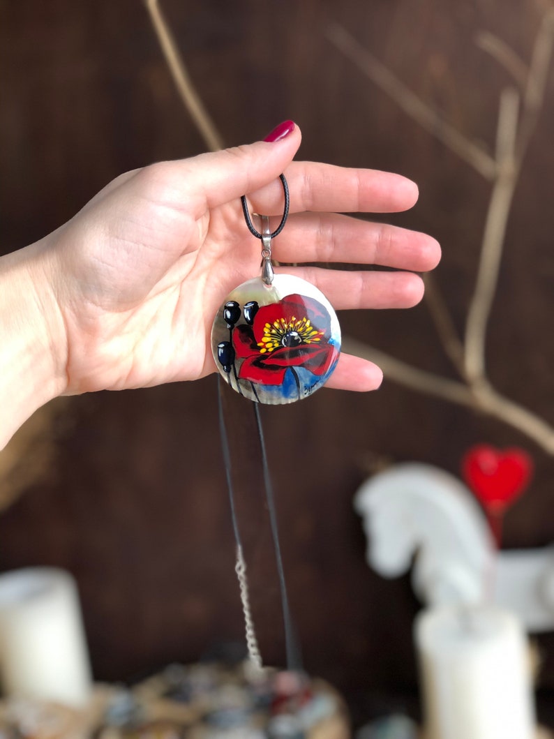 Russian jewelry on the neck Necklace pendant with poppy Russian shell pendant Poppy pendant Painted mother-of-pearl pendant
