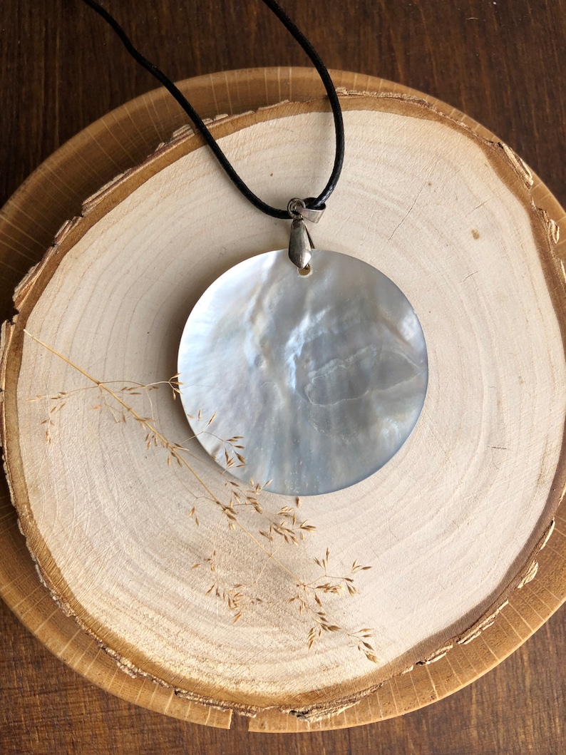 Russian jewelry on the neck Necklace pendant with poppy Russian shell pendant Poppy pendant Painted mother-of-pearl pendant