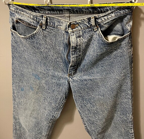 Vintage Lee Stonewashed Straight Legged Jeans - image 5