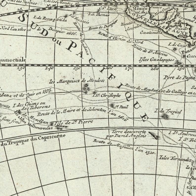 Pu&ograve; includere: Una mappa vintage dell'Oceano Pacifico, che mostra le rotte di esploratori come Magellano e Dampier. La mappa &egrave; in bianco e nero e presenta testo scritto a mano in francese.