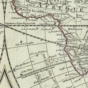 Pu&ograve; includere: Una mappa vintage dell'Africa del XVIII secolo, che mostra la costa, i fiumi e le principali citt&agrave;. La mappa &egrave; stampata in bianco e nero su uno sfondo color crema. La mappa &egrave; intitolata "Afrique" e include il testo "Cercle du Tropique du Capricorne" e "Herbes flottantes".