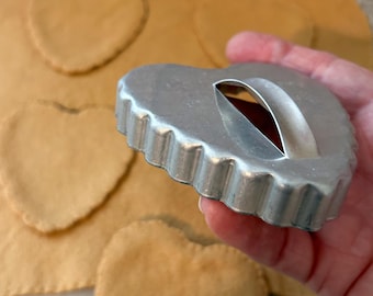Felt heart cookie cutting set | Mini rolling pin | Cookie cutter | Felt cookie pretend food | Eco friendly pretend food
