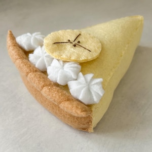 Ciasto bananowe z kremem | Ciasto filcowe | Kawałki ciasta filcowego | Filcowe jedzenie udające jedzenie | Ekologiczne jedzenie udające jedzenie | Ciasto udające jedzenie