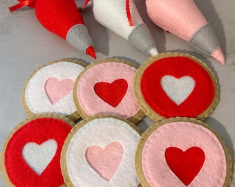Felt Heart cookie set with piping bags| Felt pretend food | Eco friendly pretend food | Felt kids toy | Pretend cookies | Holidays