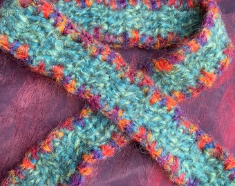 Scarf for dolls and teddybears, crocheted, green with multicoloured rim