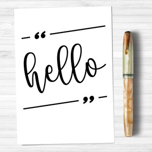 Tarjeta de felicitación imprimible con frase "Hola, pensando en ti a larga distancia", descarga digital