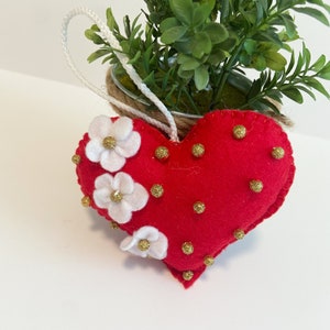 Valentine&#39;s Day Felt heart, Valentines day felt heart ornament, Valentine&#39;s felt ornament, Heart with flowers ornament