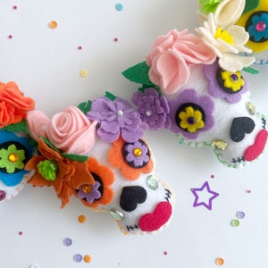 Guirnalda de fieltro con calaveras de azúcar, guirnalda de fieltro para el Día de los Muertos, decoraciones para fiestas de Halloween, pancarta de fieltro para el Día de los Muertos, adornos de calaveras de azúcar