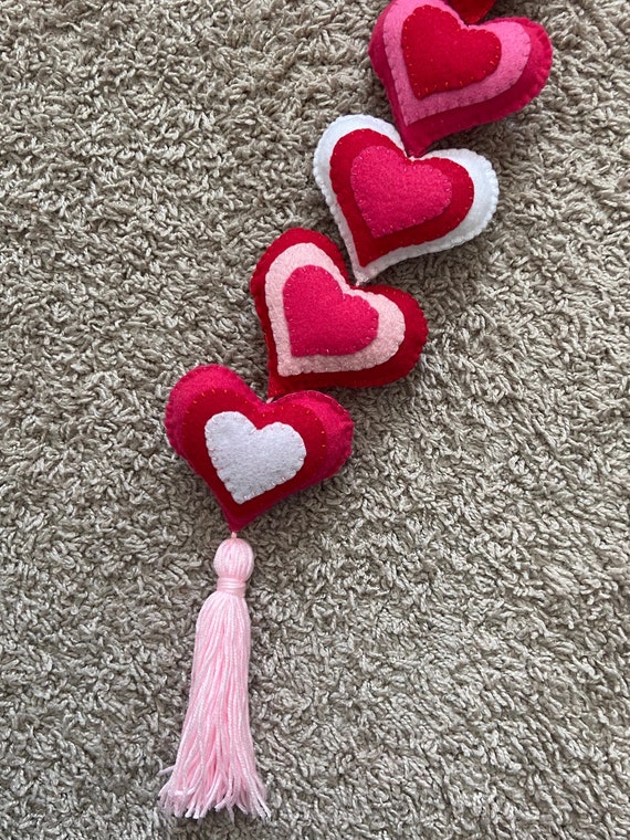 Ghirlanda Decorativa San Valentino 10 Metri Con Cuori Rossi, Rosa E Bianchi E Pendenti A Spirale - 2
