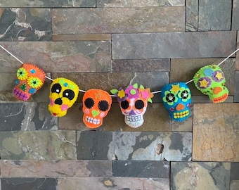 Day of the Death Felt Garland, Sugar Skulls Felt Garland, Halloween Party Decorations, Dia de los Muertos Felt banner, Sugar Skull ornaments