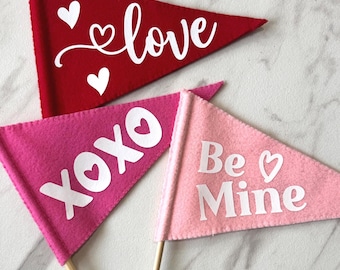Felt Valentines Day Pennant, Love Felt Pennant, Valentines Theme Party Decor, Valentines Basket Filler, Xoxo Felt Flag, Be Mine Felt Sign