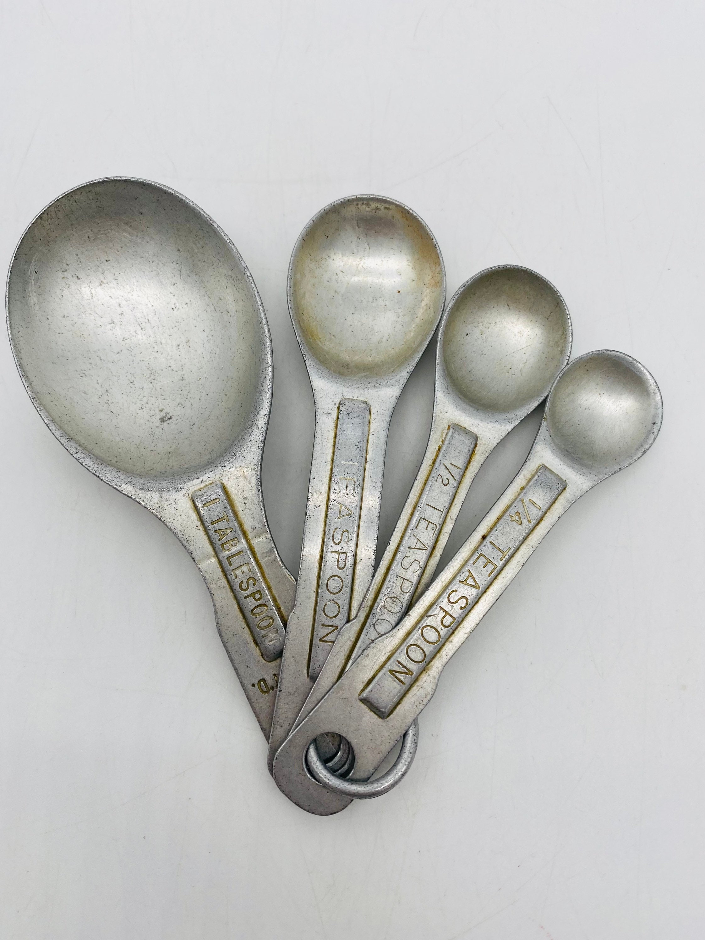 Vintage Metal Kitchen Utensils/ Measuring Spoons/ Wire Strainer