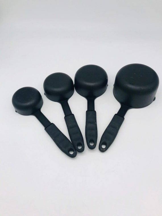 Plastic Black Measuring Cups