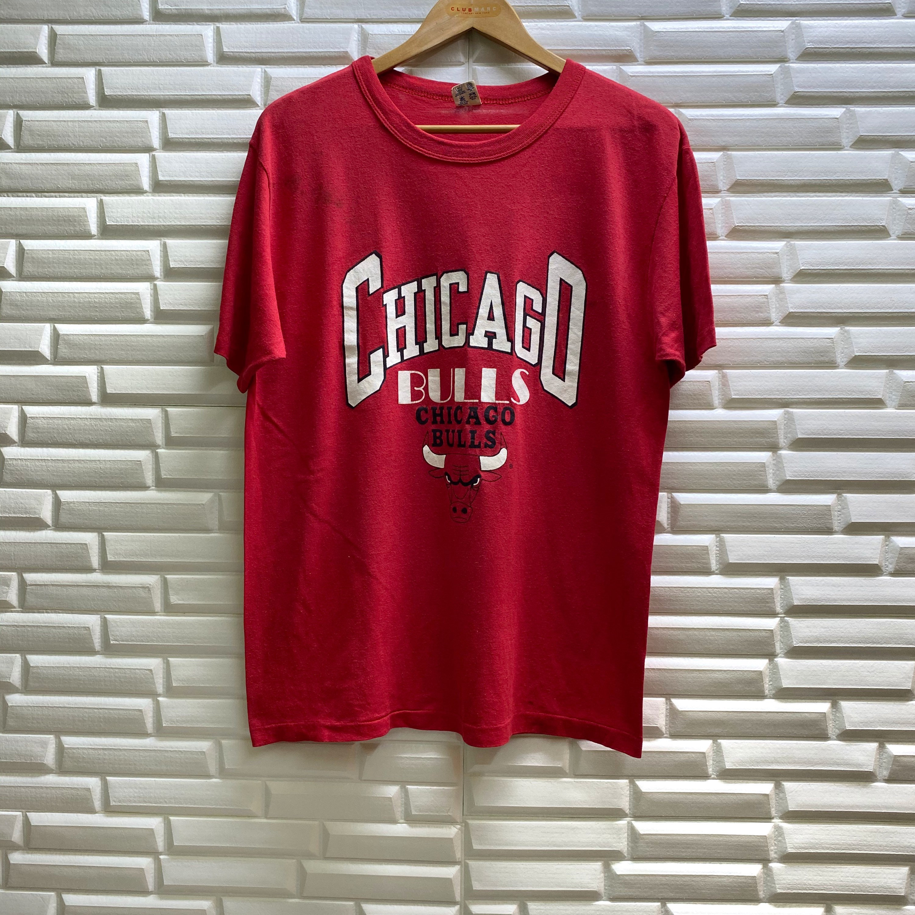 Chicago Bulls Distressed logo T shirt