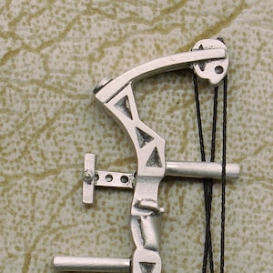 Empire Pewter Target Compound Bow Archery Pewter Pin (CB41)