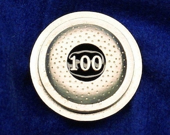 Pin esmaltado de paloma de arcilla recta "100" de peltre Empire