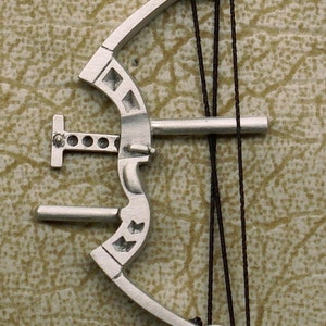 Empire Pewter Target Compound Bow Archery Pewter Pin (CB38)