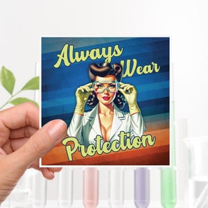 Immer Schutz tragen - Lustiger Labor Sicherheitsaufkleber, Wissenschaft Aufkleber, Retro Vibe, Geschenk für einen Labortechniker, Mediziner, Chemiker, Biologen