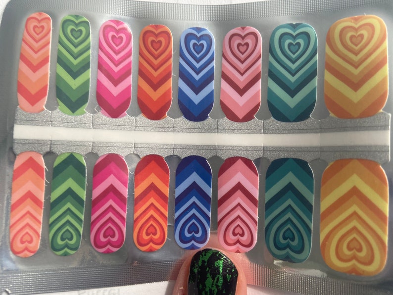 ADULT 100% Nail Polish Strips Rainbow Hearts ADULT 100% Nail Polish Strips Rainbow Hearts