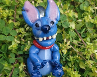 Colgante de perro extraterrestre azul