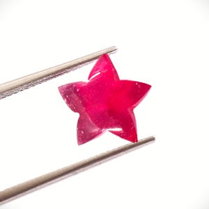 Pierre précieuse taillée en forme d'étoile, rubis rose naturel, pendentif en forme de croissant, cristal pour la création de bijoux