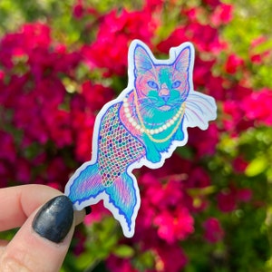 Sticker chat chatoyant sirène gardon 3" | Art de chat holographique | Dame folle de chat | Art de chat drôle | Art de plage | Cataire et chatons | Charlotte