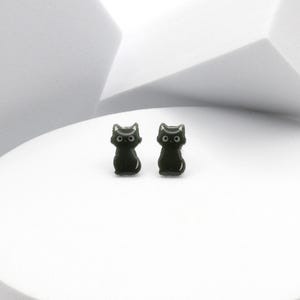 Black Cat-oorbellen, Halloween Kitty-stekers, Spooky Kitten Lover Gift, Tiny Pet Animal Jewelry, Witchy Magical Damesmodeaccessoire