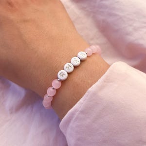 Personalisiertes 6 mm Kristallperlen Armband in Silber, Buchstabenperlen mit Name oder Wort, schönes Geschenk, ideal für Manifestation und Spiritualität