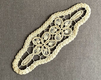 Vintage Romanian Point Lace | Small Beige Ellipse Doily | Traditional Romanian Handmade Lace Technique | Romanian Macrame | Oval Point Lace