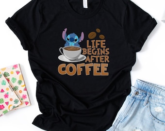 Livet börjar efter kaffe Disney Stitch-skjorta - söt Stitch-kaffe-skjorta - Disney-semester-Stitch och LILO-skjorta - Disney-presentskjorta - J78