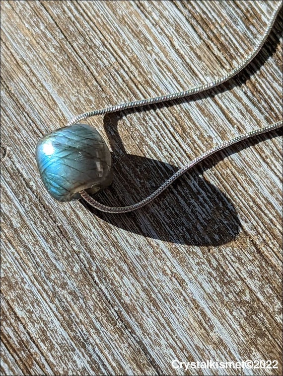 Beautiful Labradorite single bead minimalist gems… - image 2