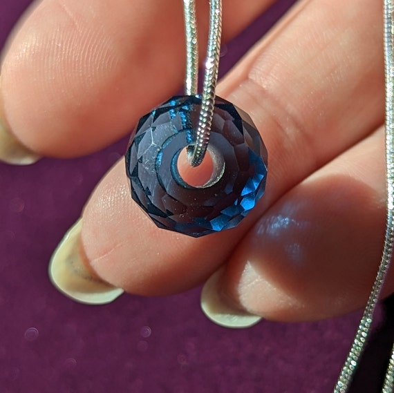 Beautiful Blue Kyanite single bead minimalist gem… - image 1