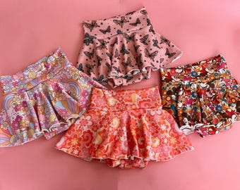 Faldas cortas de primavera / Reserva anticipada