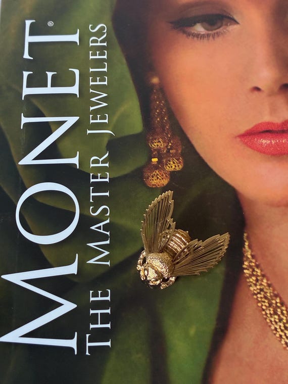 Sweet Vintage MONET 1960's Golden Bee Brooch