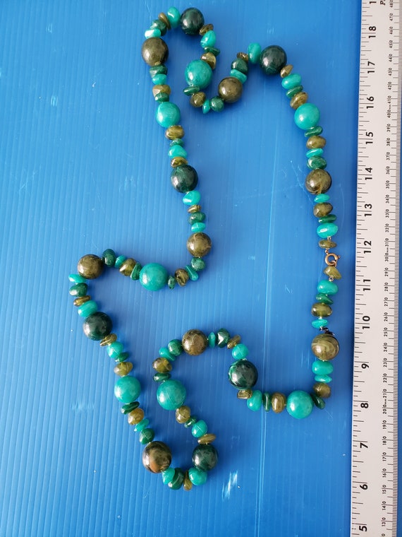 Flapper Plastic/Lucite Necklaces - image 8