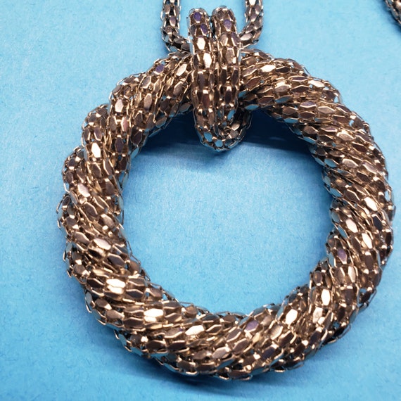 Intertwined chain circle necklace - image 1