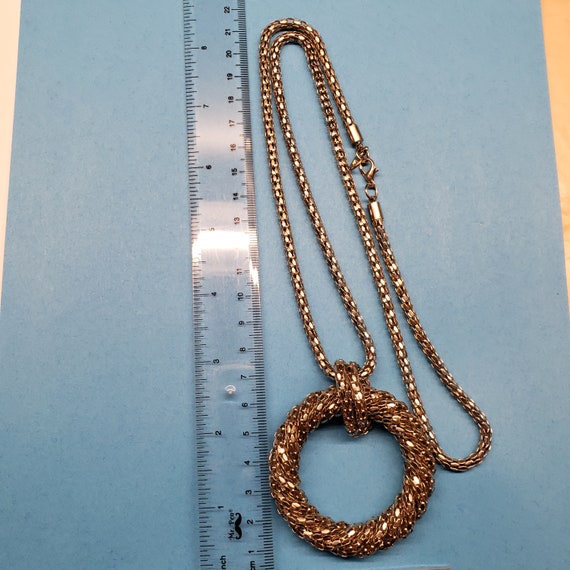 Intertwined chain circle necklace - image 3