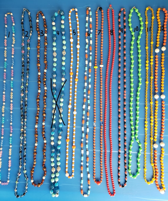 Flapper Plastic/Lucite Necklaces - image 10