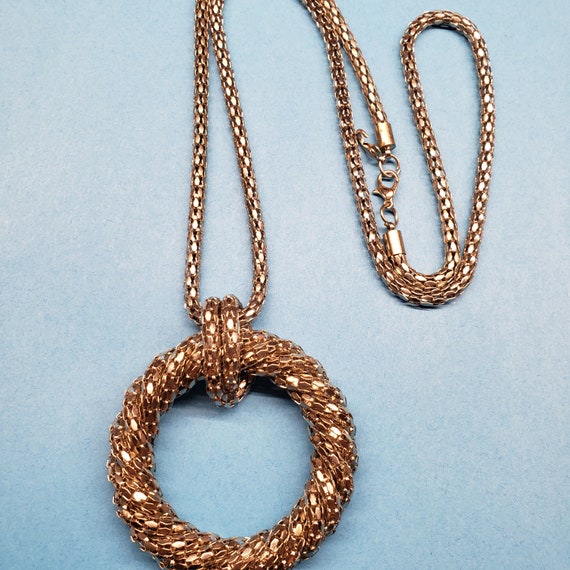 Intertwined chain circle necklace - image 6
