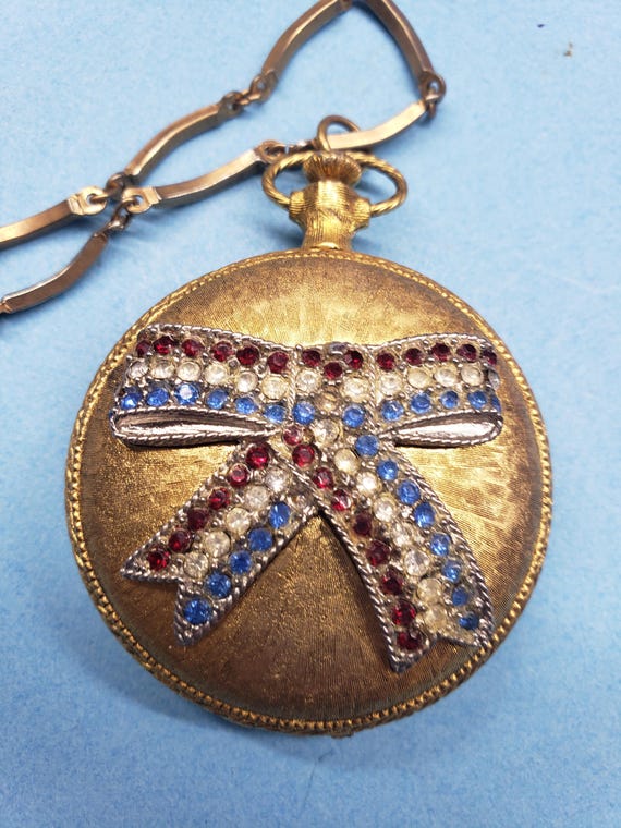 Max Factor Compact Necklace