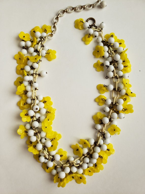 30's Yellow Glass dangly bead Necklace