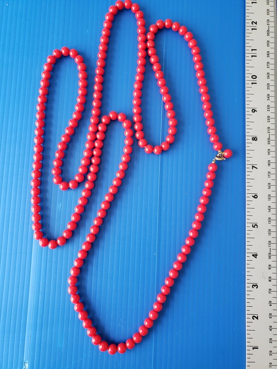 Flapper Plastic/Lucite Necklaces - image 7