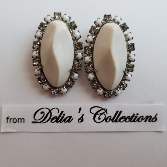 White glass oval Earrings
